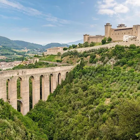 Apartamento Stunning In With Wifi Foligno